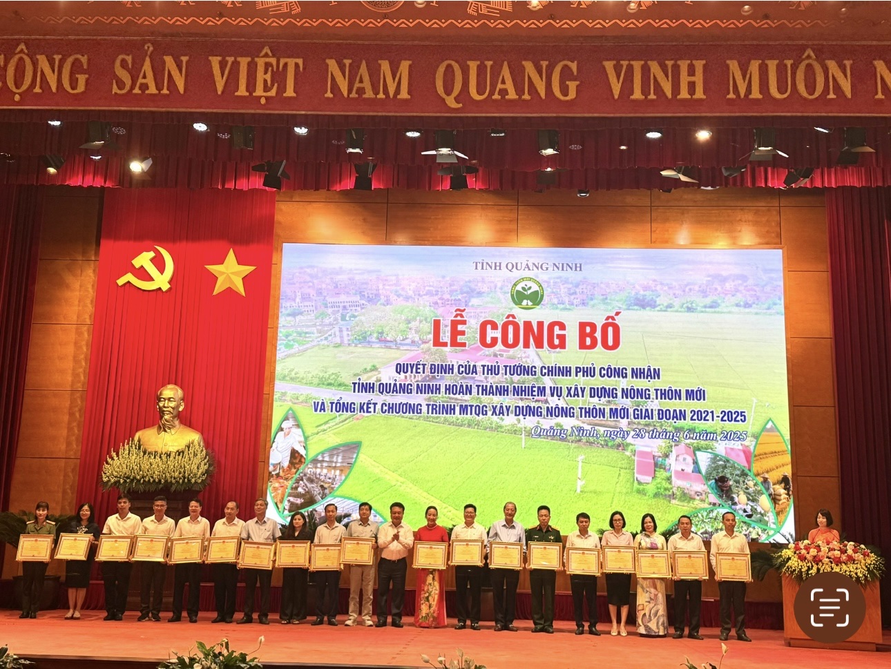 Hội Doanh nhân trẻ Quảng Ninh vinh dự nhận bằng khen từ Ủy ban nhân dân tỉnh Quảng Ninh